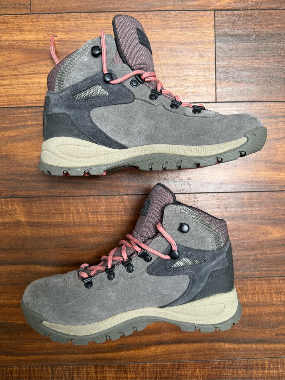 Columbia Gray Suede Waterproof Hiking Boots with Pink Laces 7.5 - Picture 9 of 9
